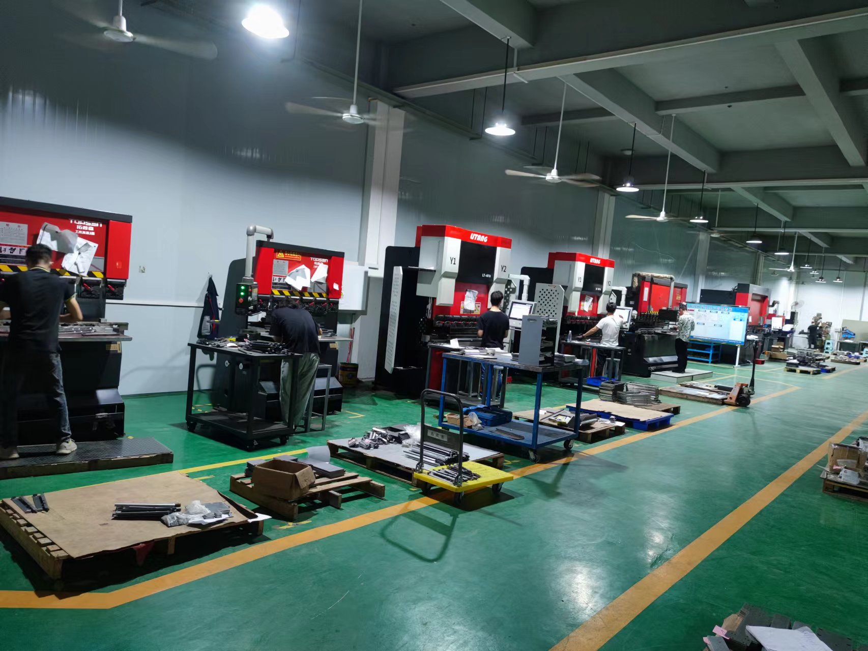 重慶銘諾金屬制品精密醫療器械鈑金生產車間